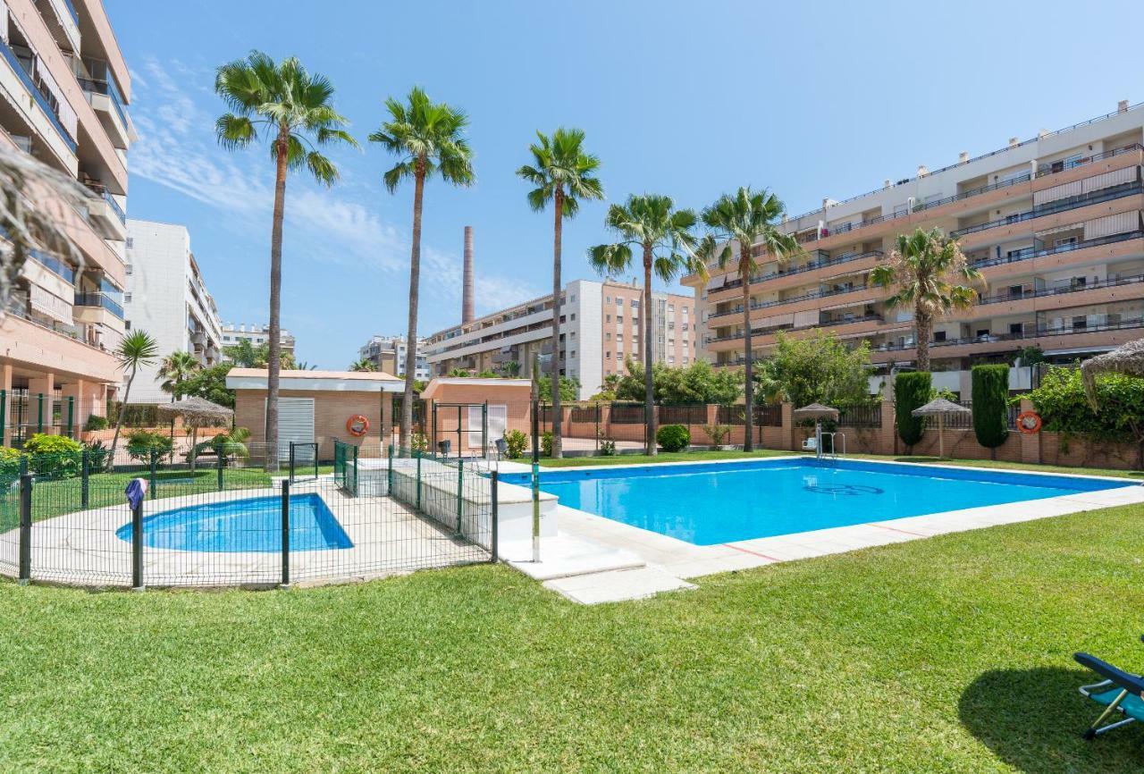 Charming Apartment On The Beach - Pool And Parking Малага Экстерьер фото