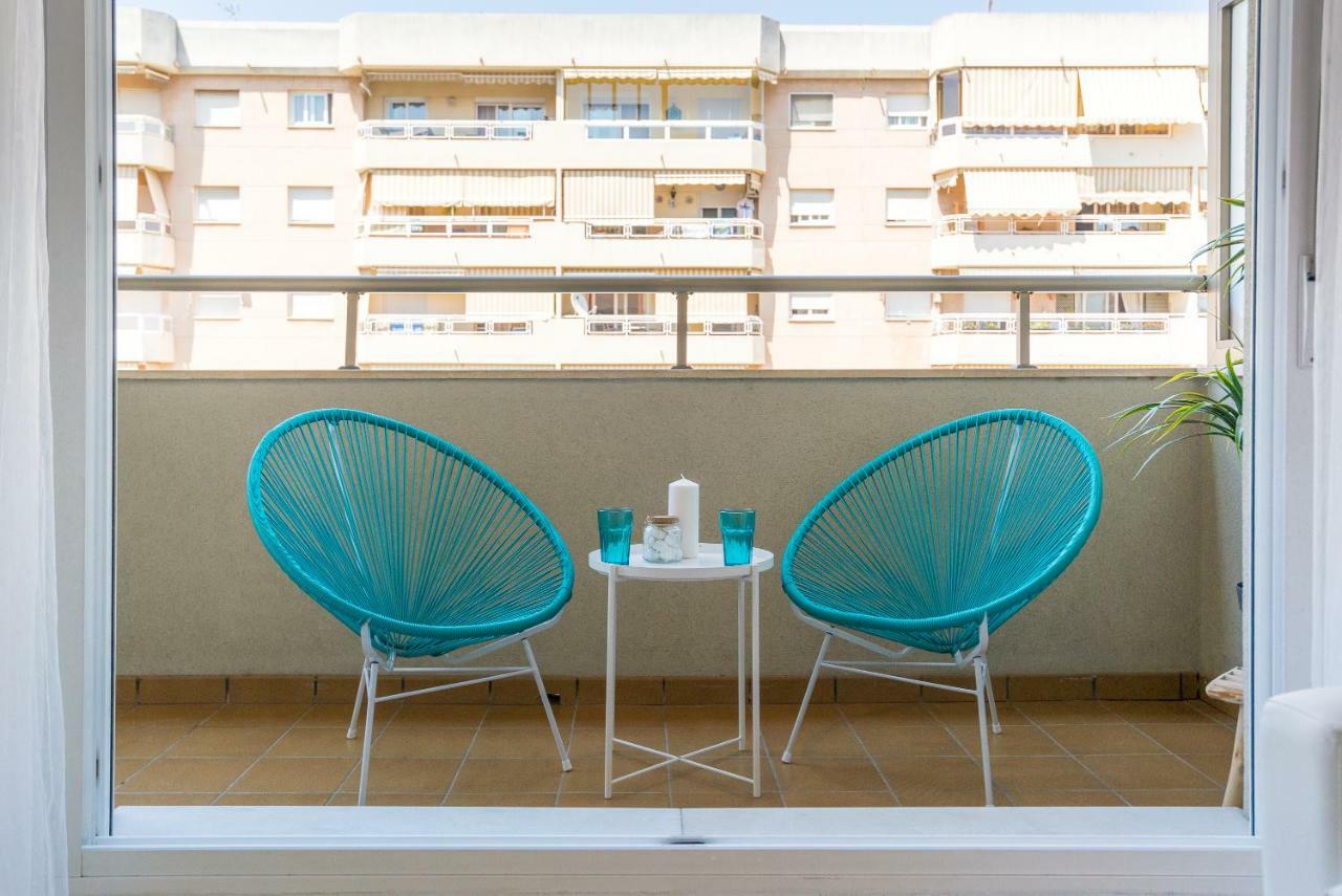 Charming Apartment On The Beach - Pool And Parking Малага Экстерьер фото